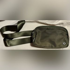 Lululemon - Belt Bag - Green